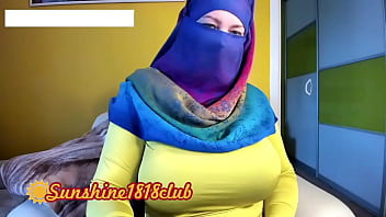 Gadis Muslim Berhijab Arab Dengan Payudara Besar Di Rekaman Kamera 2 November