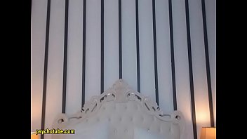 Penampilan Mesum Live Si Boneka Asia Berambut Cokelat Yang Menggairahkan