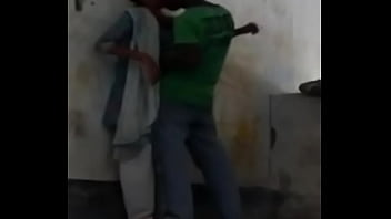 Mengisap Puting Susu Gadis Desi Yang Menggoda
