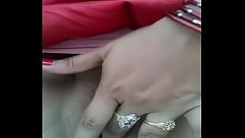 Bhabhi Desi Yang Menggoda Sedang Memainkan Jemarinya Dengan Penuh Gairah