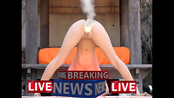 Gadis Tetangga Menunduk Memperlihatkan Lekuk Tubuhnya Yang Menggoda