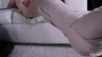 Gadis Manis Mengocok Kontol Kakak Tiri Demi Bisa Ngentot — Si Adik Tiri Malah Sampai Nelenin!