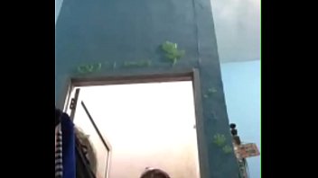 Gadis Indonesia Mandi Telanjang Di Depan Kamera