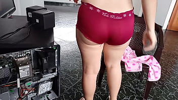 Aduh! Isi Pantatku Sampai Penuh! Kubalas Nafsumu Yang Berahi Sambil Kau Asyik Main Game. Kau Merintih Minta Lebih, Ingin Lubang Pantatmu Yang Lebar Ini Ditembak Sampai Banjir Sperma… Benar-benar Seks Anal Yang Hot!