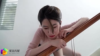 空姐喘息：高挑性感的寂寞空乘在私密空间里放纵呻吟