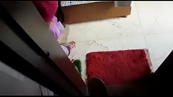 Pembantu Seksi Desi Buka-bukaan Di Depan Majikan