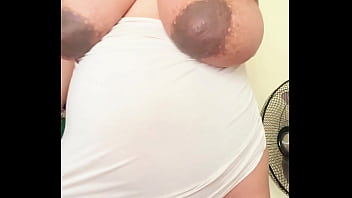 Gadis Arab Hamil Dengan Perut Buncit Dan Payudara Berisi Susu