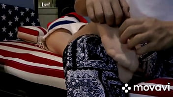Kaki Mulus Bersepatu Nilon Tiongkok Digelitik Hingga Merintih
