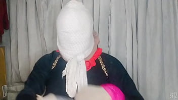 Gadis Berhijab Mengikat Dirinya Dengan Nafsu