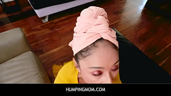 Menggoda Ibu Tiri Sampai Merintih, Dientotnya Aku Yang Tergila-gila Sambil Masih Berhijab