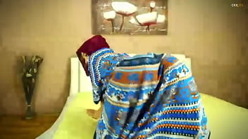 Tarian Bergoyang Seksi Dengan Hijab Menggoda
