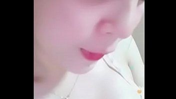 Gadis Asia Buka-bukaan Di Bigo Live, Putingnya Menggoda Banget