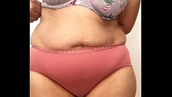 Gadis India Seksi Melepaskan Gaun Formalnya Hingga Tersisa Lingerie Menggoda