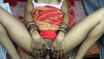 Desi Anita Digilir Habis-habisan Dengan Gaun Saree Merah Yang Seksi, Video Panasnya Bikin Nafsu Membara
