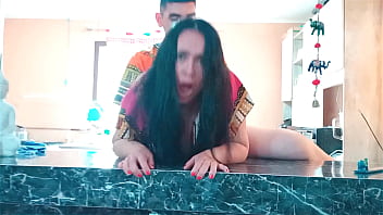 Induk Tiri India Menggoda Dan Menggairahkan Anak Tirinya Di Dapur