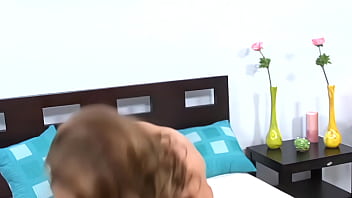 Ibu Montok Dengan Payudara Besar Yang Menggoda