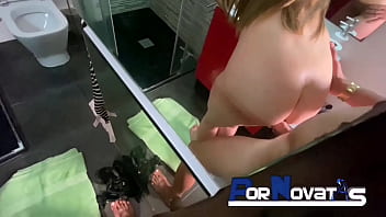 Ibu Rusia Tercengang Di Kamar Mandi Dihampiri Victor Bloom Yang Bergairah