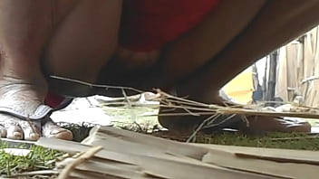 Bulu Lebat Desi Basah Kuyup