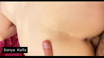 Ibu Tiri Berpantat Besar Dihardiki Usai Mandi