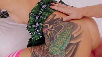 Gadis Rusia Merah Yang Menggoda Dengan Kaus Tinggi Dan Memek Manis, Dihardcore Kasar