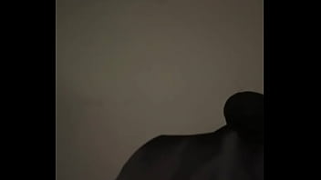 Gadis Muslim Berjilbab Memukul Pantat Arabnya Yang Montok Dan Mengerang Sambil Menggoyangkan Bokong Kotornya Sendirian