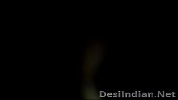 Tante Desi Dada Ditekan Putingnya Dihisap