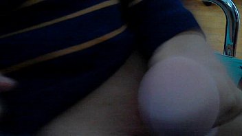 Cowok Asia Mandi Sendiri Di Depan Kamera, Aduh Panas Banget!