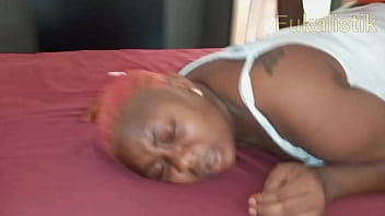 Pembantu Berhijab Yang Bergairah Suka Menyelinap Diam-diam