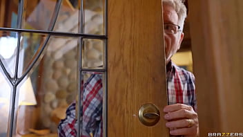 Pelarian Mesum Tiga Kakek: Bagian 1 – Vanna Bardot, Lily Lou / Brazzers / Streaming Penuh Dari Www.brazzers.promo/geta