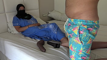 Suami Inggris Mengundang Para Pria Untuk Memuaskan Istrinya Yang Arab Mesir