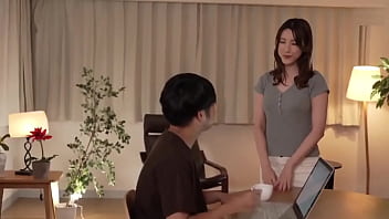 Menyembunyikan Rahasia Dari Suami, Aku Minta Ayah Tiriku Yang Ganteng Untuk Menghamiliku