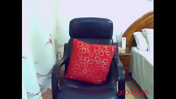 Gadis Tionghoa Dengan Payudara Besar Menggoda