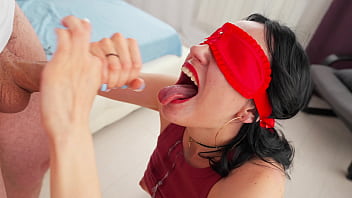 Ibu Tiri Yang Mesum Ingin Menghisap Kekasihnya, Tapi Malah Mengulum Kontol Anak Tirinya