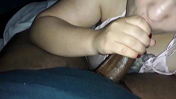 Tonggak Kenikmatan Dari Bibir Asia Yang Menggoda