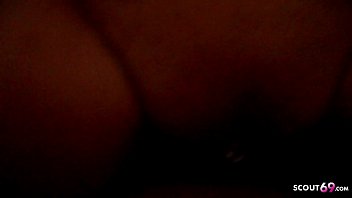 Skandal Liburan: Anak Tiri Ngentot Ibunya Di Ranjang Hotel