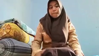 Gadis Sma Berhijab Dan Seragam Pramuka Yang Menggoda