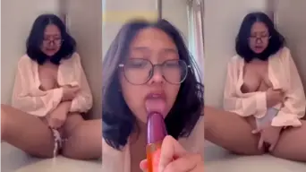Nindi Si Toge Berkacamata Yang Bikin Heboh Dengan Adegan Panas Di Video Viral 05