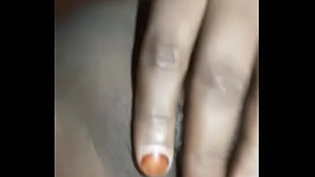 Jari-jari Nakal Menyusup Ke Dalam Celah Basah Gadis India Yang Menggairahkan