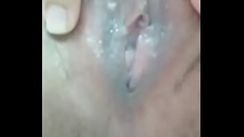 Gadis 19 Tahun Perawan Tiongkok Memamerkan Vagina Sempitnya