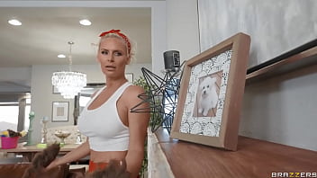 Pembantu Rumah Tangga Yang Bersih Jadi Kotor Dan Liar – Violet Starr Dan Phoenix Marie