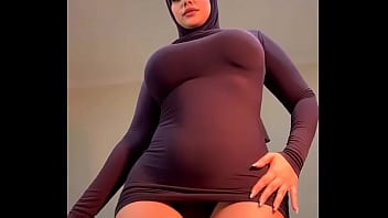 Gadis Berhijab Yang Menggoda Bergoyang Dengan Penuh Gairah