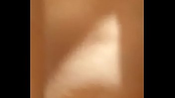 Gadis Tionghoa Cantik Menggapai Puncak Kenikmatan Dengan Semburan Panas