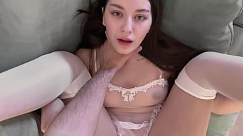 Kakak Tiri Telanjang Menggoda Adik Tirinya – Mereka Berhubungan Intim Dan Lelaki Itu Memuaskan Wanita Dengan Ejakulasi Deras