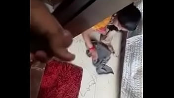 Pembantu Desi Menggoda Dengan Membuka Pakaiannya