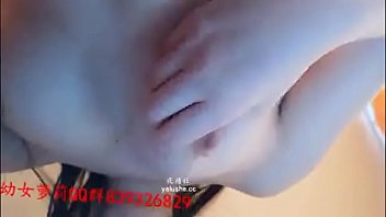 Gadis Tionghoa Mengisap Kontol