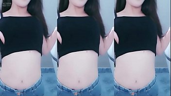 Cô Nàng Trung Quốc Uốn éo Vũ điệu Kích Thích Với Những Chuyển động Mông Quyến Rũ