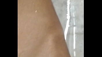 Kakak Tiri Desi Menggoda Adik Tirinya Dengan Telanjang Bulat Di Kamar Mandi