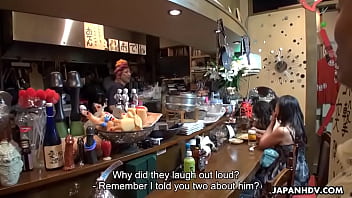 Menggila Dengan Dua Wanita Liar Yang Menginginkan Sake Dan Bagel Roll