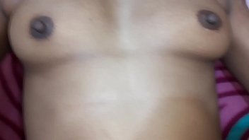 Gairah Terkunci: Ibu Tiri India Menggoda Di Masa Karantina