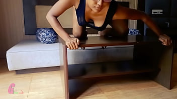 Agni, Striper India Yang Menggoda, Mempertontonkan Tarian Telanjang Yang Membara